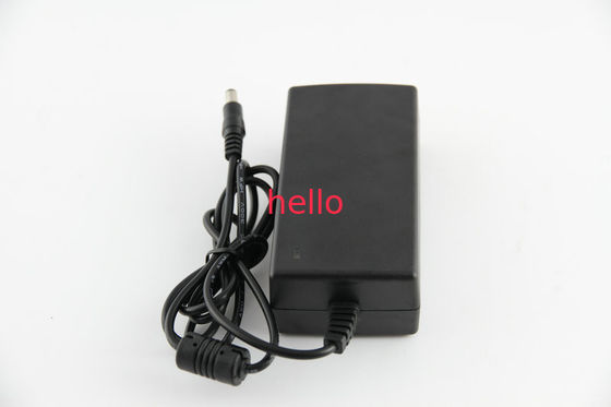 ดำ 60W 60Hz AC 12 โวลต์ Power Adapter 12 โวลต์ IP54 พร้อมกับการเปลี่ยนอันดับเครดิตมีเสถียรภาพ