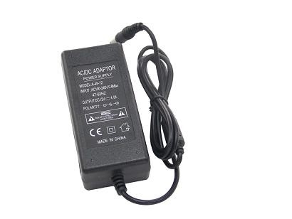 Stable 48W ควบคุมการสลับเปลี่ยนกรอง AC DC Power Adapter 12V DC 50Hz กับอีเอ็มไอ
