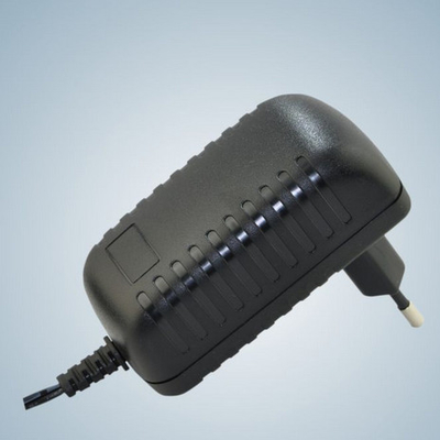 น้ำหนักเบา 15 วัตต์สากล AC Power Adapter EN60950 Balck KSAFD ซีรี่ส์ KTEC