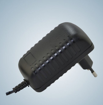 15 วัตต์สากล AC Power Adapter EN60950 น้ำหนักเบาสำหรับเครื่องใช้ในครัวเรือน