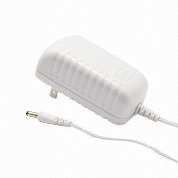 อะแดปเตอร์ 15W AC สากลสีขาวสีระดับวีพาวเวอร์ซัพพลาย