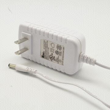 อะแดปเตอร์ 15W AC สากลสีขาวสีระดับวีพาวเวอร์ซัพพลาย