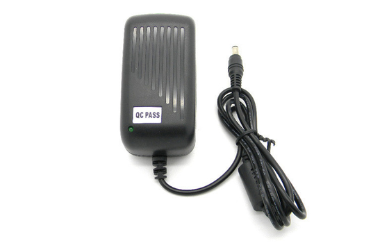 ประสิทธิภาพกำแพงสูงภูเขา Power Adapter 12V 2A AC100-240V ด้วย 1.2M ทองแดง