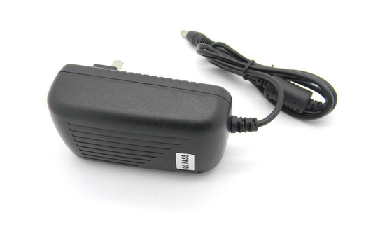 ประสิทธิภาพกำแพงสูงภูเขา Power Adapter 12V 2A AC100-240V ด้วย 1.2M ทองแดง
