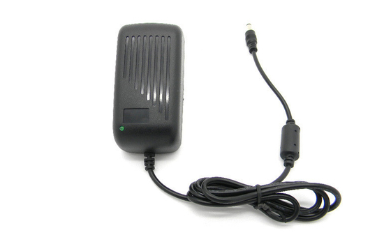 ความถี่สูง Wall Mount Power Adapter 12V 3A สหราชอาณาจักรเสียบสำหรับกล้องวงจรปิด