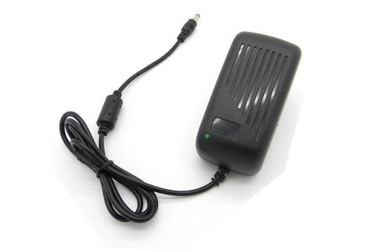 ความถี่สูง Wall Mount Power Adapter 12V 3A สหราชอาณาจักรเสียบสำหรับกล้องวงจรปิด