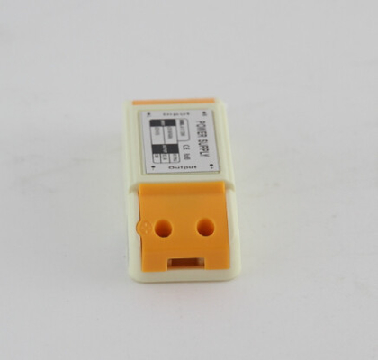 การประยุกต์กว้าง 1A MINI 80 * 32 * 22mm กรณีพลาสติก 12V DC LED พาวเวอร์ซัพพลาย