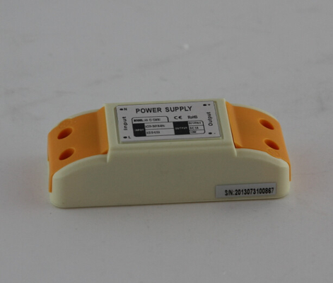 การประยุกต์กว้าง 1A MINI 80 * 32 * 22mm กรณีพลาสติก 12V DC LED พาวเวอร์ซัพพลาย