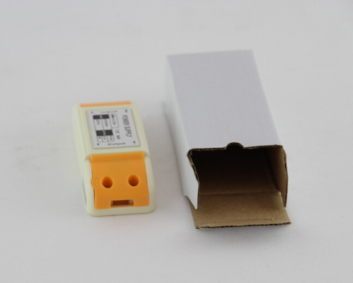 การประยุกต์กว้าง 1A MINI 80 * 32 * 22mm กรณีพลาสติก 12V DC LED พาวเวอร์ซัพพลาย