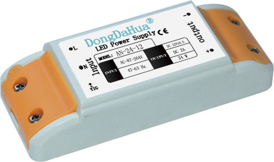 เซินเจิ้นที่มีประสิทธิภาพสูง Manufactory LED แถบ DC12V / 24V CE RoHS มีแหล่งจ่ายไฟพลาสติก