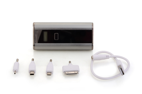 โทรศัพท์มือถือ / รถ 5V เพาเวอร์ซัพพลายมือถือที่มี 7800MAH LED