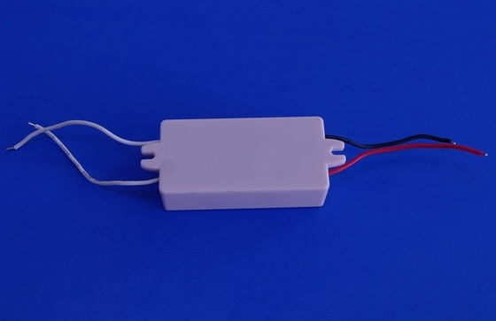 โปรแกรมควบคุมไฟถนน Led 24w ประสิทธิภาพสูง 700ma คงที่ในปัจจุบัน Ac110v / 220v