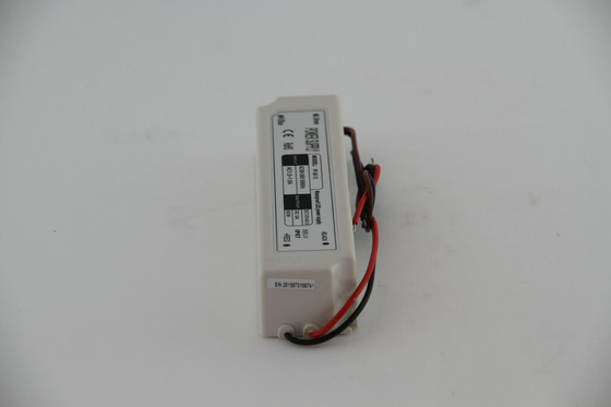 กันน้ำ IP67 60W แรงดันไฟฟ้าคงไดร์เวอร์ LED 120V AC, กรณีพลาสติกบางแห่ง