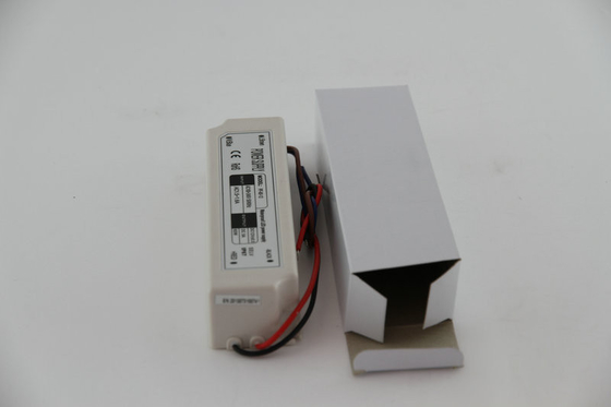 กันน้ำ IP67 60W แรงดันไฟฟ้าคงไดร์เวอร์ LED 120V AC, กรณีพลาสติกบางแห่ง