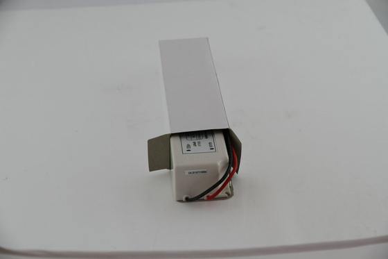 100W 50Hz แรงดันไฟฟ้าคงประสิทธิภาพ 12 โวลต์ไดร์เวอร์ LED มีการป้องกันเกิน