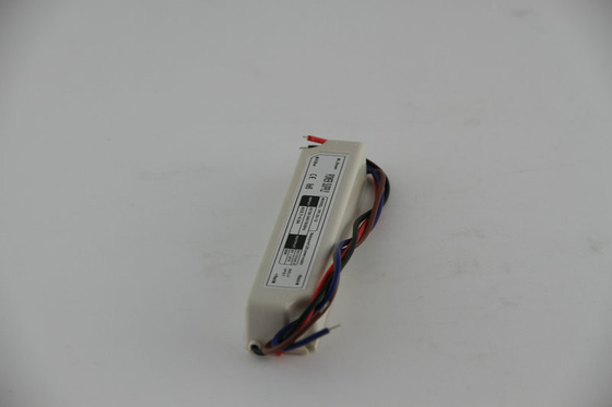 ความสว่างสูง 12V 20W แรงดันไฟฟ้าคงไดร์เวอร์ LED กันน้ำด้วยไฟฟ้ากระแสสลับ