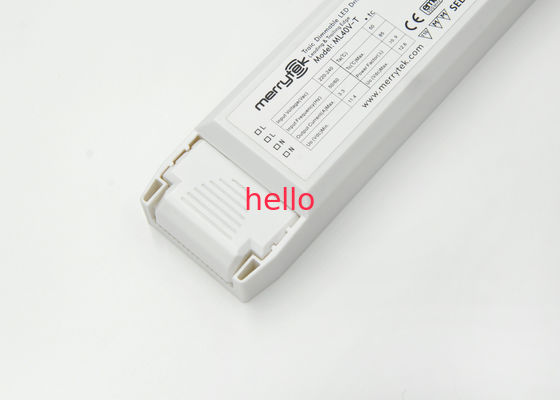 พลาสติกสีขาวที่ส่งมาด้วยแรงดันไฟฟ้าคงหรี่ LED Driver 12Vdc 50 / 60Hz