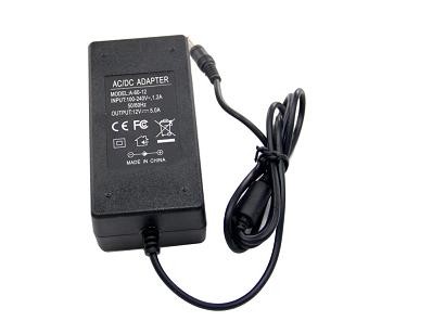 แบบพกพาที่มีการควบคุมแรงดันไฟฟ้า AC DC Power Adapter 60W AC 110V - 220V, 12 โวลต์ Power Adapter