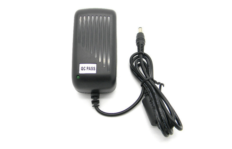 ประสิทธิภาพกำแพงสูงภูเขา Power Adapter 12V 2A AC100-240V ด้วย 1.2M ทองแดง
